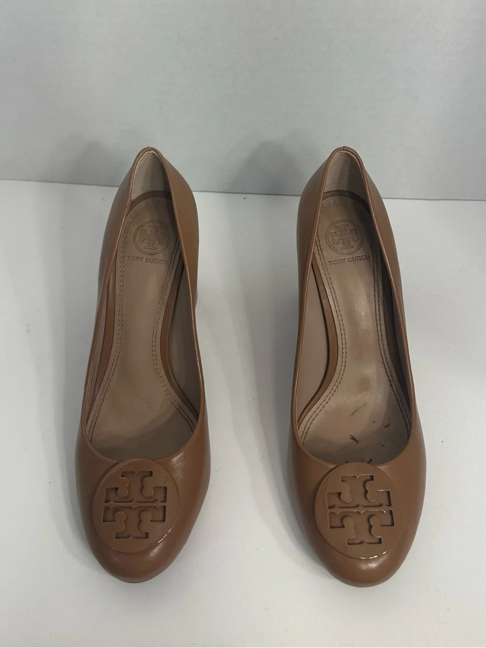Tory Burch Tan Leather Logo Round-Toe Heels